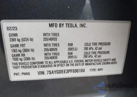 2023 Tesla Model Y Awd/Long Range Dual Motor All-Wheel Drive z USA, uszkodzony, nr VIN 7SAYGDEE3PF696104
